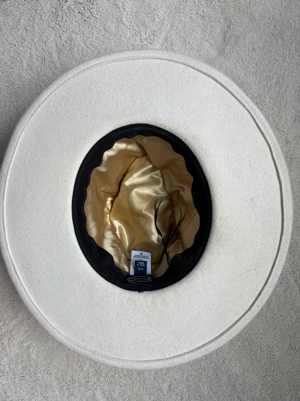 Scoop cream wool